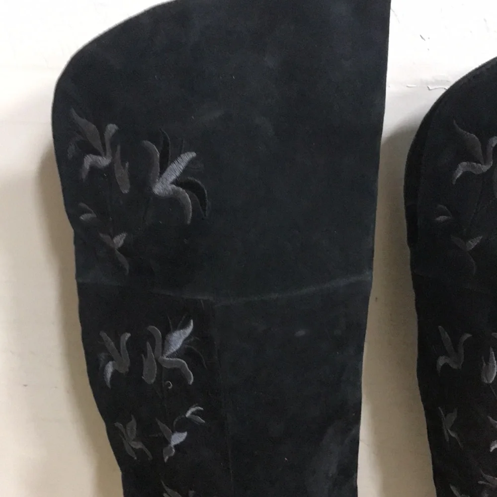 NWOB Kenneth Cole Claire Embroidered Suede Boots